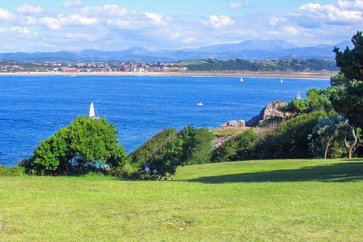 La bahía de Santander, a 17 km del parque